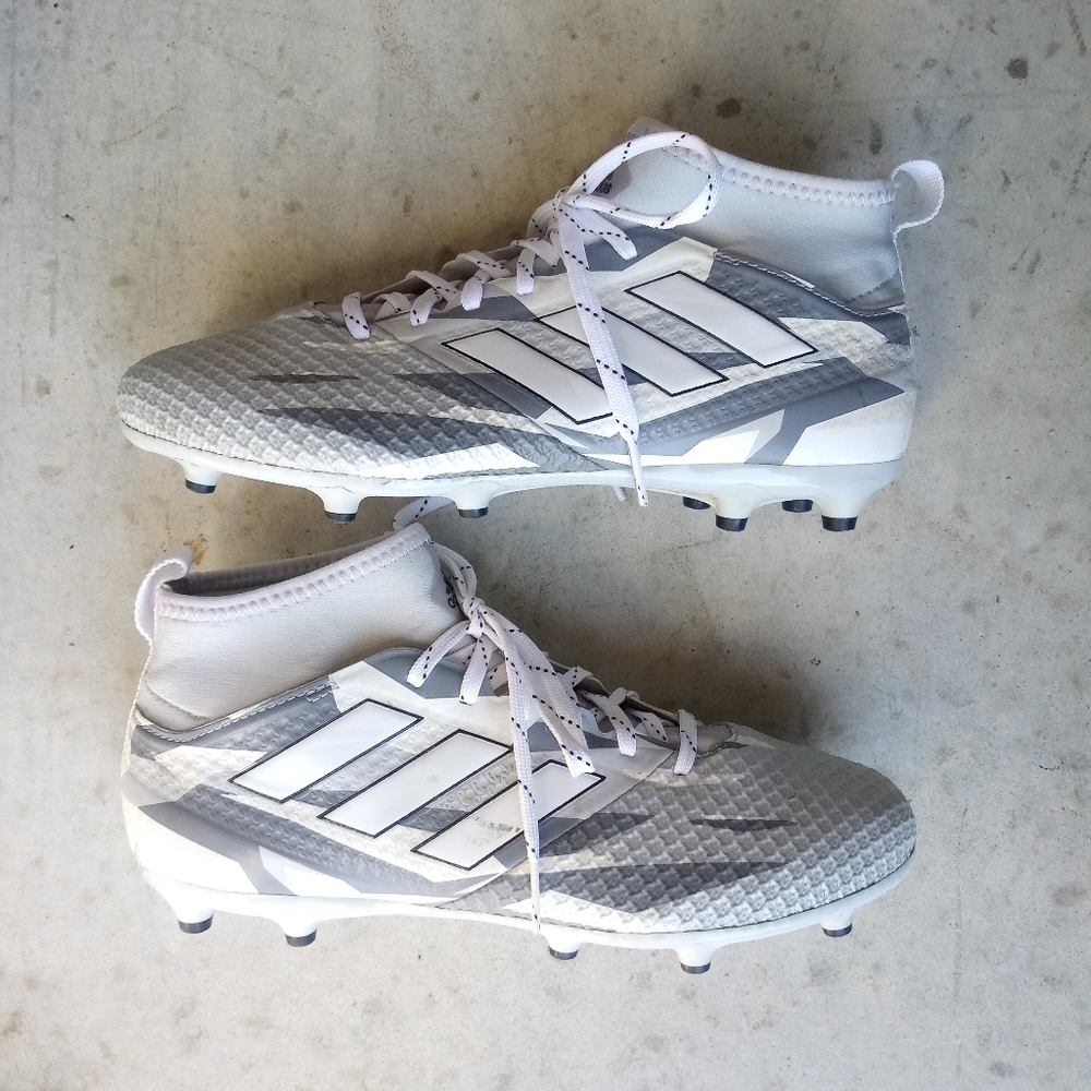 SOLD ON ANOTHER SITE!E Adidas Predator 17.3 Cleats